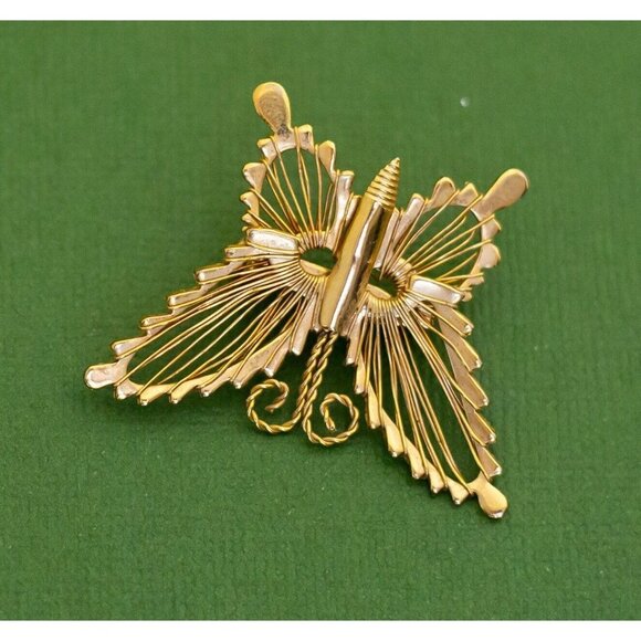 Vintage Artistic Butterfly Intricate Gold Tone Brooch K27 - Picture 1 of 2